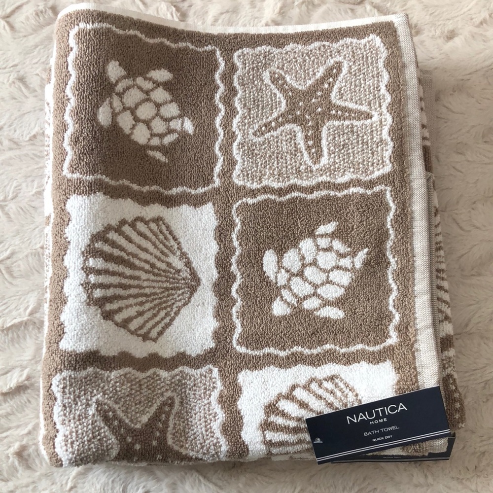 Nautica Beige and White Coastal Sea Life Bath Towels
